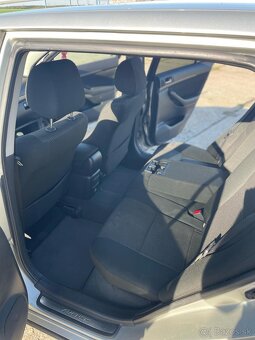 Toyota Avensis - 12