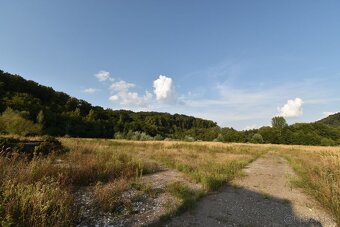 Horné Orešany: výrobno skladový areál na pozemku 29.803m2 - 12