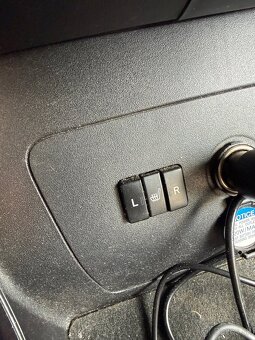 Toyota prius +LPG - 12