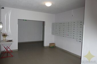 Veľkometrážny 3 izbový byt s balkónom po čiastočnej rekonštr - 12