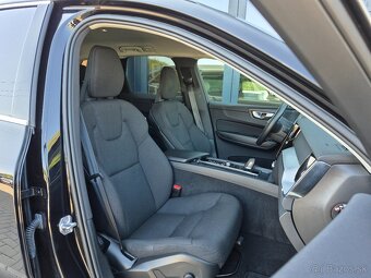 Volvo XC60 B4 Momentum AWD A/T - 12