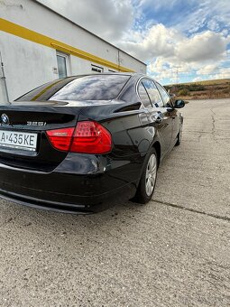 BMW 325i ixdrive - 12