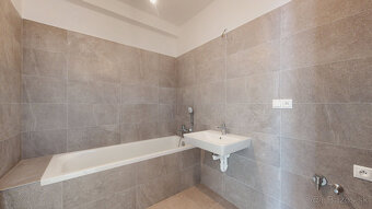 Priestranný 3-izbový byt v projekte Polianky B136 - 12