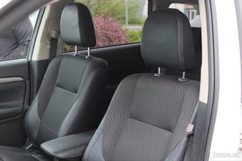 Mitsubishi Outlander 2.2 DI-D 7-MIESTNE - 12
