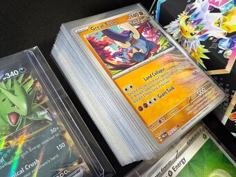 Pokemón MEGA balík B: 100ks kariet v obaloch s EX a darčeky - 12