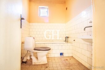 REZERVOVANÉ Priestranný rodinný dom so 6 izbami a garážou –  - 12