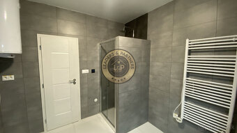 PREDAJ - priestranný 2-izbový BYT - prevedenie ŠTANDART - 12