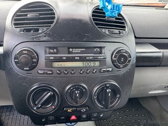 Volkswagen New Beetle 2.0 - 12