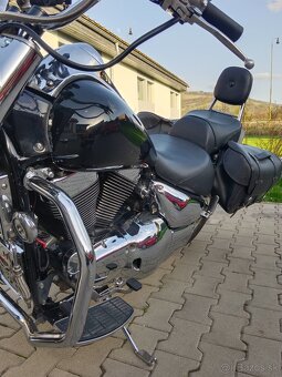 Suzuki Intruder 1500 - 12