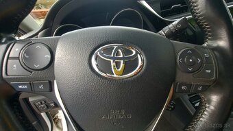 Toyota Auris 1,6 benzin, kup SR-2018,slusna vybava - 12