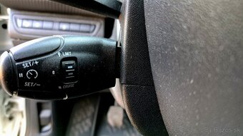 Peugeot 2008 1.2 benzín - 12
