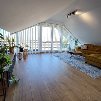 Predaj priestranného rodinného domu so záhradou a pozemkom - 12