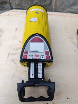 Potrubný laser Leica PIPER 100 (červený lúč) na kladenie od - 12