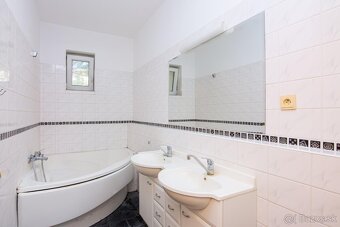 RODINNÝ DOM  |  VEĽKÝ POZEMOK  |  RUŽINOV - 12