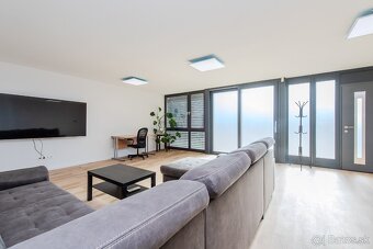 Areál | Polyfunkčná budova s 3 samostatnými bytmi, Ružinov - 12