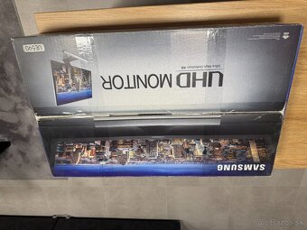 Predám 4K monitor 28" Samsung - 12
