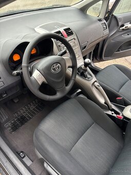 Toyota Auris 1.6 benzín 91kw - 12