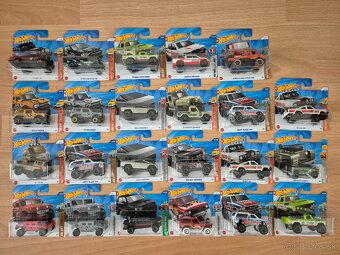 Hot Wheels autíčka mix - 12