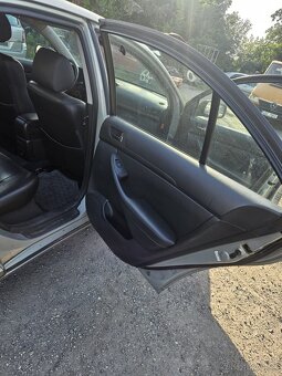 Toyota Avensis T25 2.0 85 kW - 12