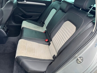 Volkswagen Passat Variant 2.0 BiTDI  Highline 4MOTION - 12