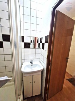 3 - izbový byt - 65 m2 v centre mesta Handlová - 12