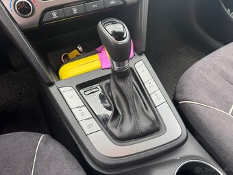 Hyundai Elantra - 12