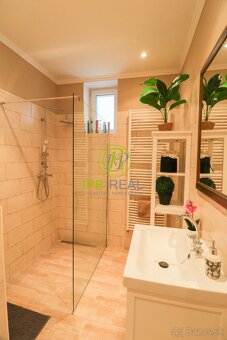 Kompletne zrekonštruovaný priestranný 5-izbový rodinný dom v - 12