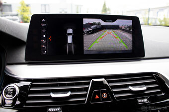 Bmw 5 Touring 530i 4x4 xDrive Sport benzín automat - 12