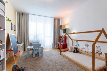 REZERVOVANÝ ZREKONŠTRUOVANÝ 3 IZBOVÝ BYT S LODŽIOU - 12