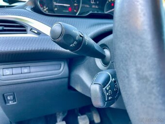 Peugeot 2008 1.2 PureTech Style E6.2 - 12