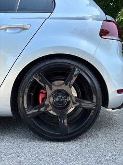 VOLKSWAGEN GOLF GTI • 2010 • 2.0 TSI - 12