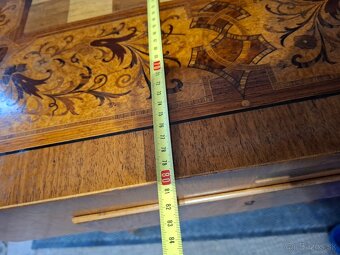 Predám starožitný intarzovaný šachový hráčský stolík 80cm x - 12