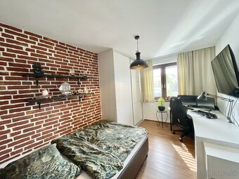 Na predaj moderná štýlová novostavba s garážou a pozemkom - 12