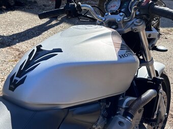 Honda Hornet 600 - 12