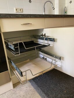 Moderná kuchynská linka so spotrebičmi - 12