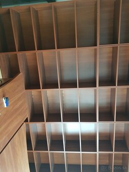 predam kancelarsky nabytok kniznica stoly - 12