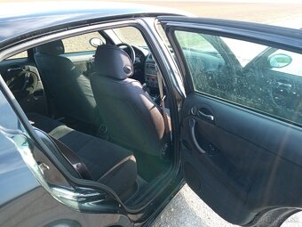 Predám Alfa Romeo 147 1.6 benzín 77kw  r.v.2008 - 12