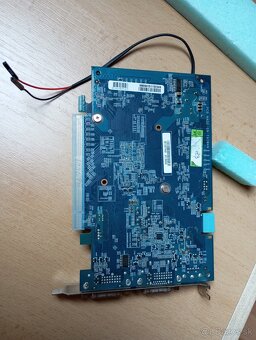 Grafické karty 2ks Asus,1ks gigabyte,1ks sapphire - 12