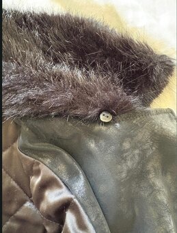 Koženka Guess L čierna - 12