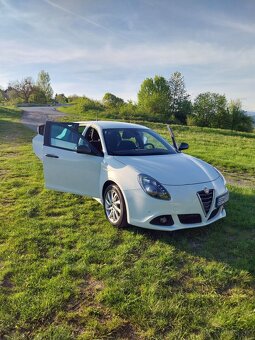 Alfa Romeo - 12