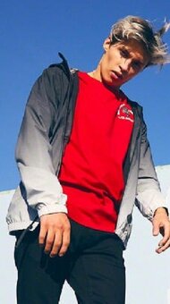 VETROVKA HOLLISTER veľ. L + darček - 12