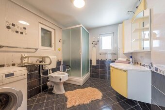 Chorvátsko 3 izbový apartmán 50 m od mora ostrov Vir. - 12