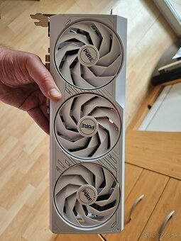 AMD Radeon RX 7800 XT SAPPHIRE PURE GAMING OC 16GB - 12