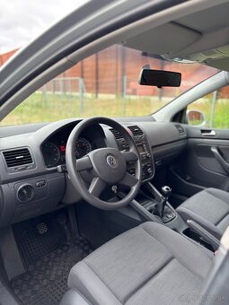 Parádny Volkswagen Golf 5 , 1.4 55kw - 12
