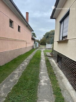 Na predaj zachovalý  4 izbový rodinný dom v obci Ňárad - 12