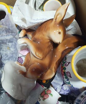 Modranská keramika - vaza krčah tanier drevená polica ... - 12