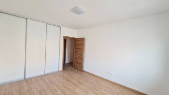 Priestranný, moderný bungalov, dokončený na kľúč / NOVOSTAVB - 12