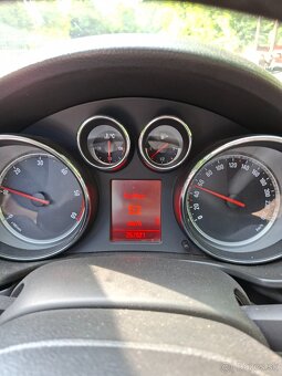 Opel insignia 2.l - 12