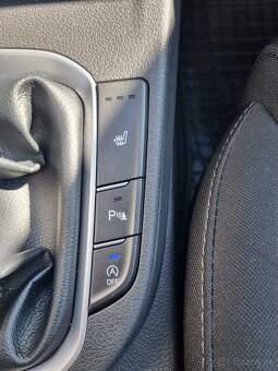 Hyundai i30 CW Kombi 1.4 T-GDi Family - 12