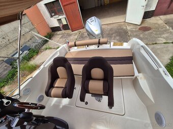 Predám Motorový čln Galia 630 sundeck s Honda BF200 - 12
